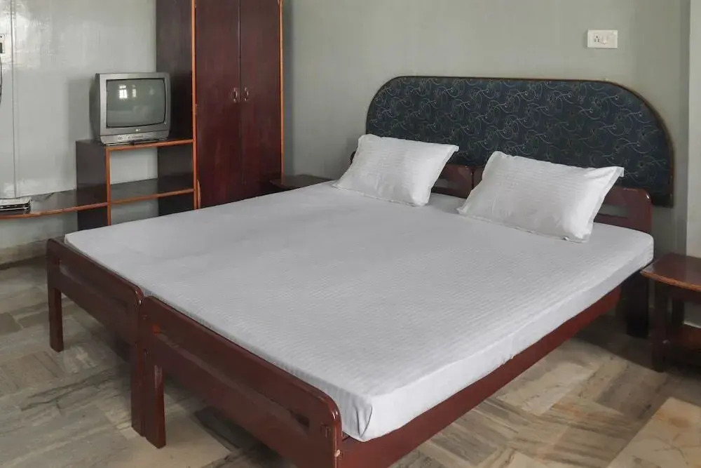 Hotel Galaxy by OYO Rooms