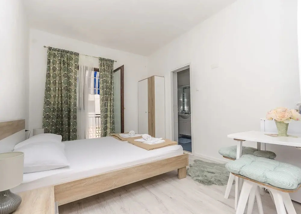 Apartments and Rooms Bepina