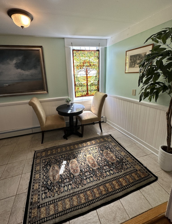 Open & Airy One Bedroom Suite in Downtown Newport #18 1 Home