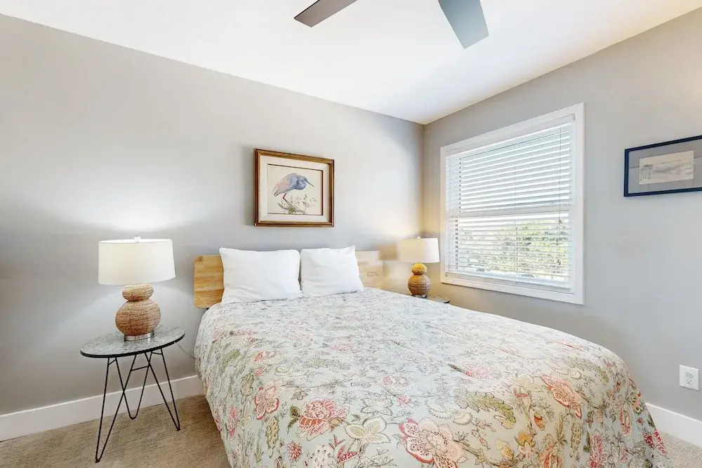 Lovely oceanfront townhouse in Summer Beach Village w/Shared Pool, Central AC