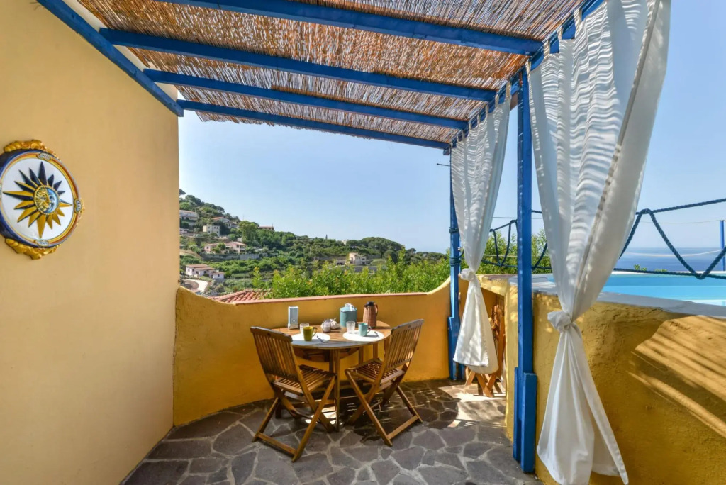 Enjoy a fantastic view from your private pool in the centre of Capoliveri-Tramonto Stella