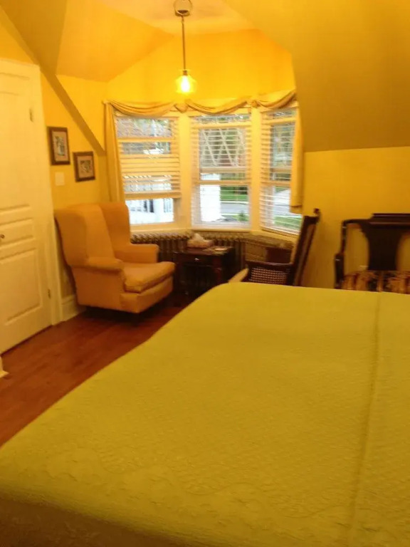 Cottage on Caledonia Bed & Breakfast