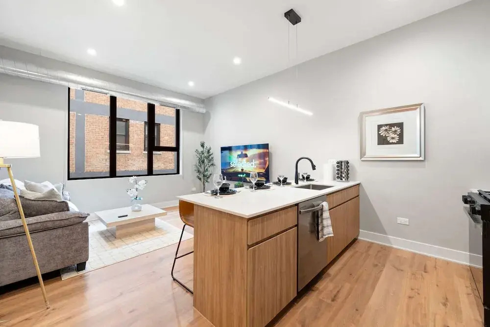 Month Edgewater Booking 2BD 2BA w Gym Parking