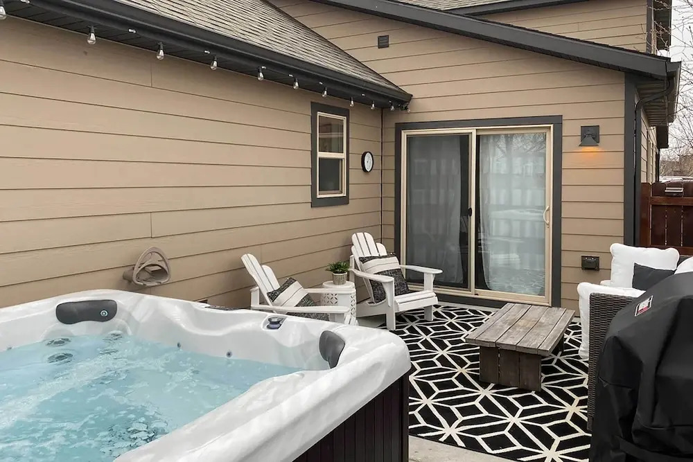 Townhome w/ Private Hot Tub, 8 Mi to Downtown