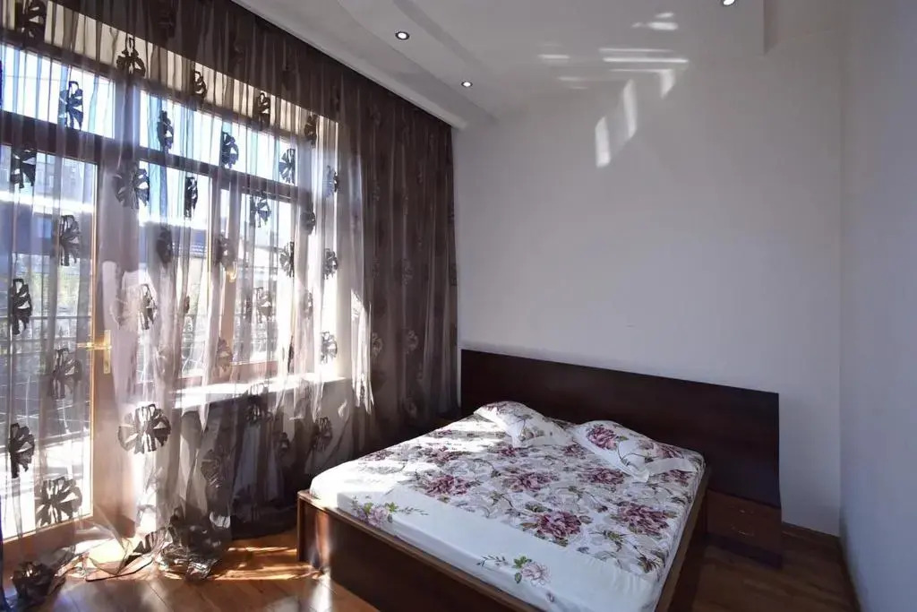 Tumanyan street, 3 bedrooms New Renovated apartment TM662