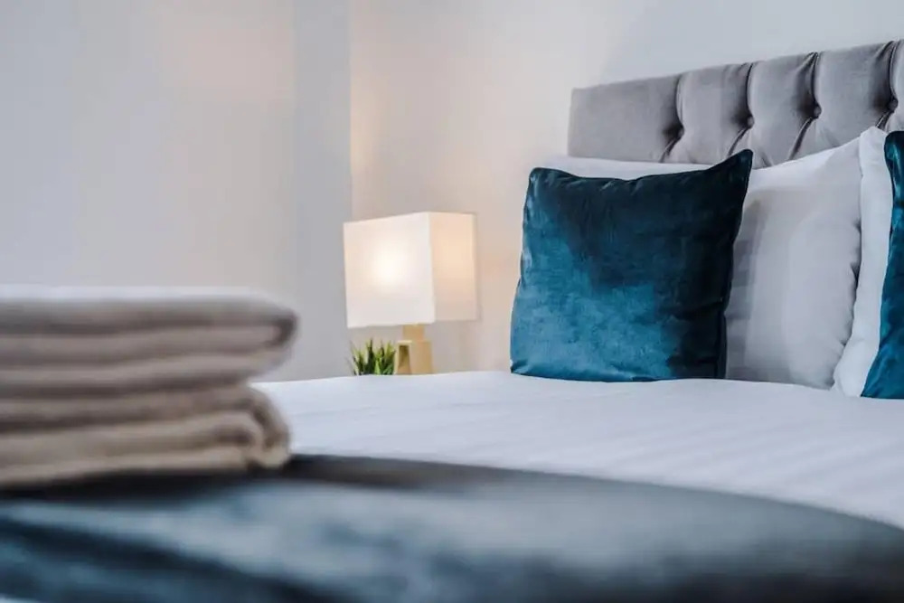 Host & Stay - Waterfront View