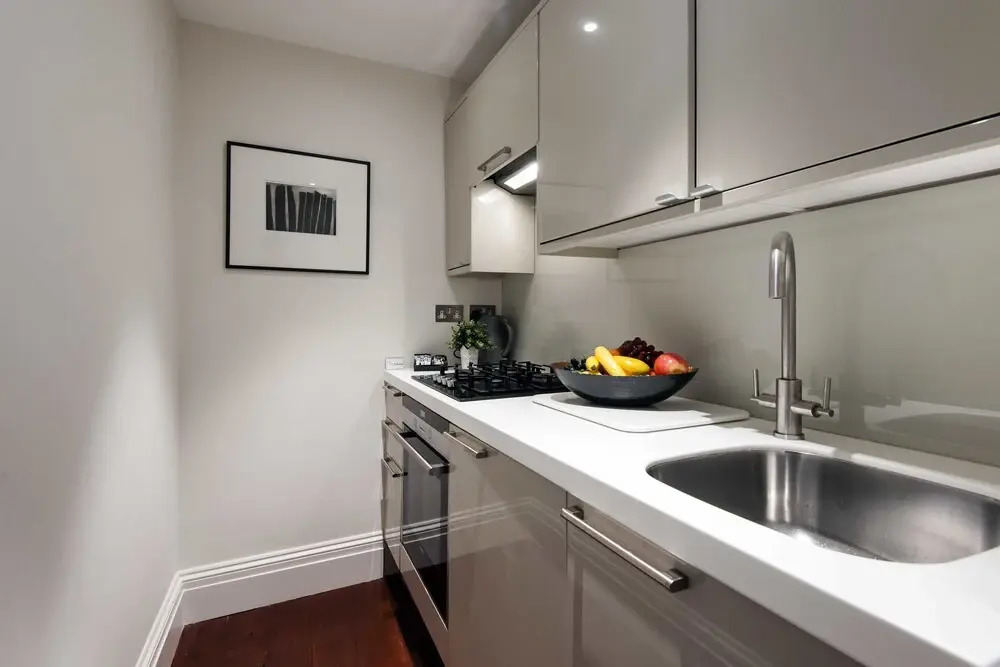 The Bright Airlie Gardens Apartment - DMG