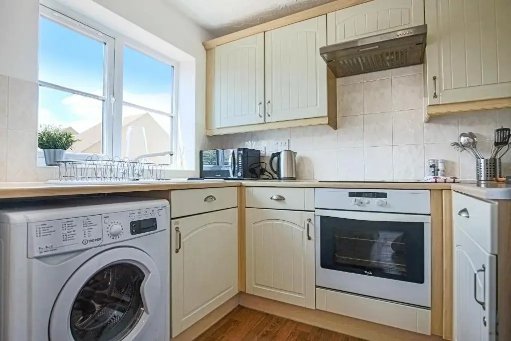 Delightful 2 BED APARTMENT for BICESTER OUTLET SHOPPING by Platinum Key Properties
