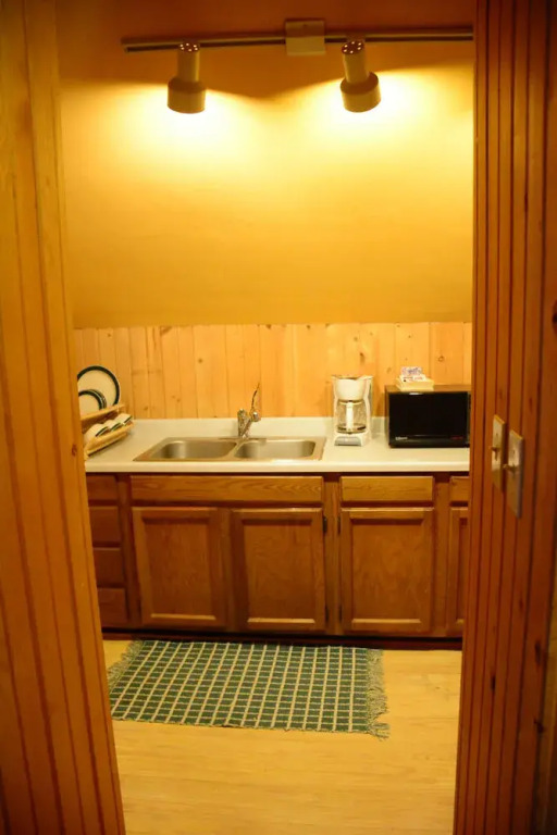 Looking Glass Inn