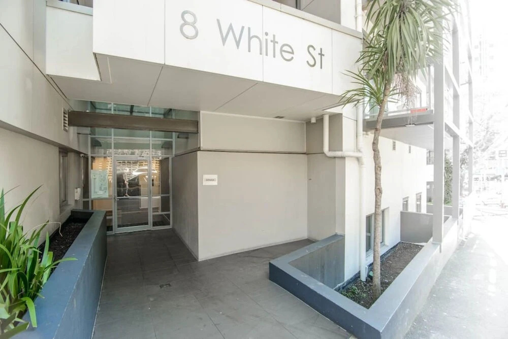 Modern 2 Bedroom Apartment in the CBD