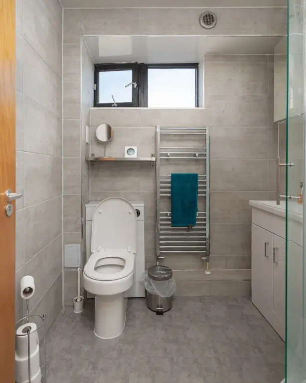 Hillhead Apartment with Roof terrace