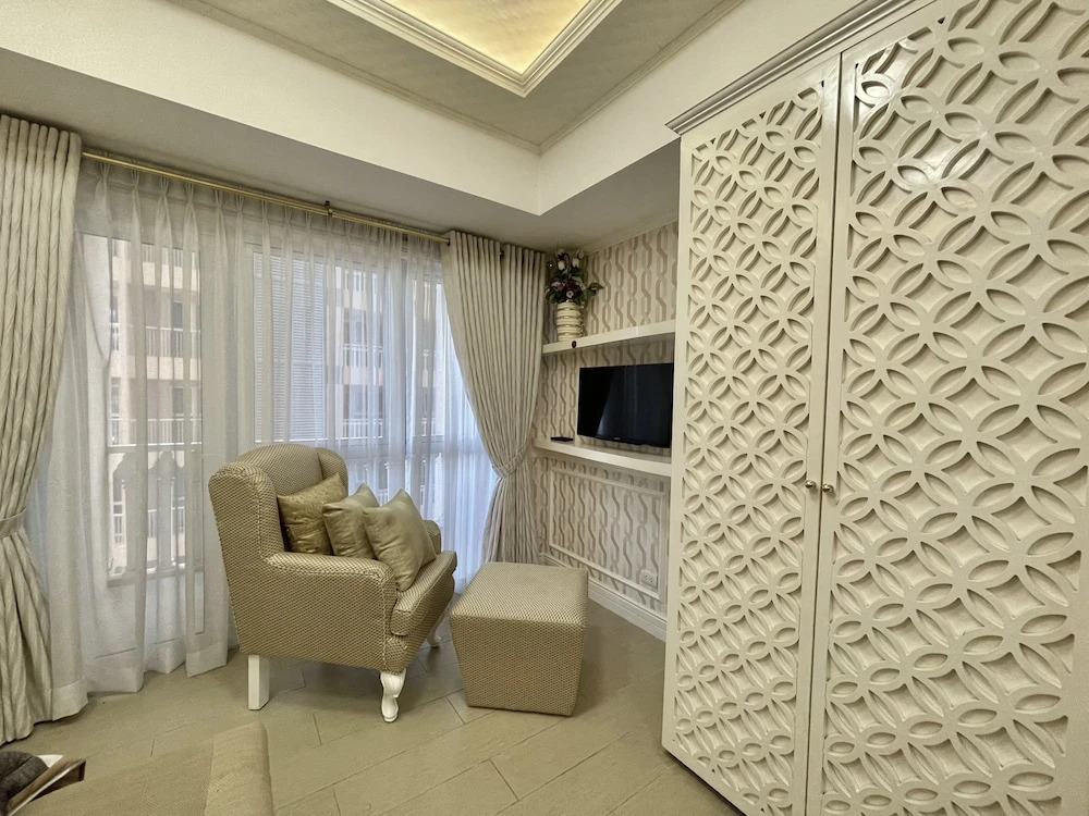 Spacious condo in Venice Luxury Residences
