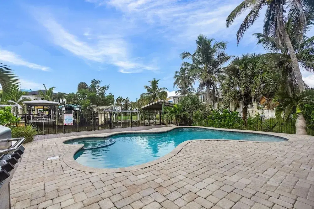 571 Seabatical: Canal Front With Pool! 5 Bedroom Home