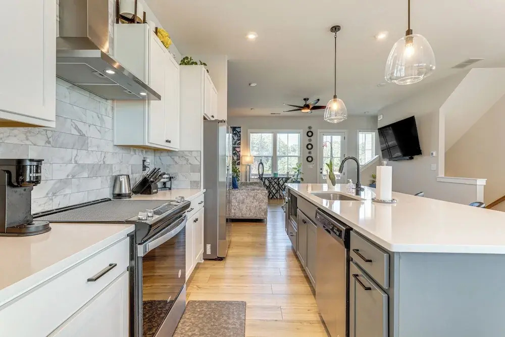 5 Mi to Intl Soccer Play: ATL Townhome w/ Balcony