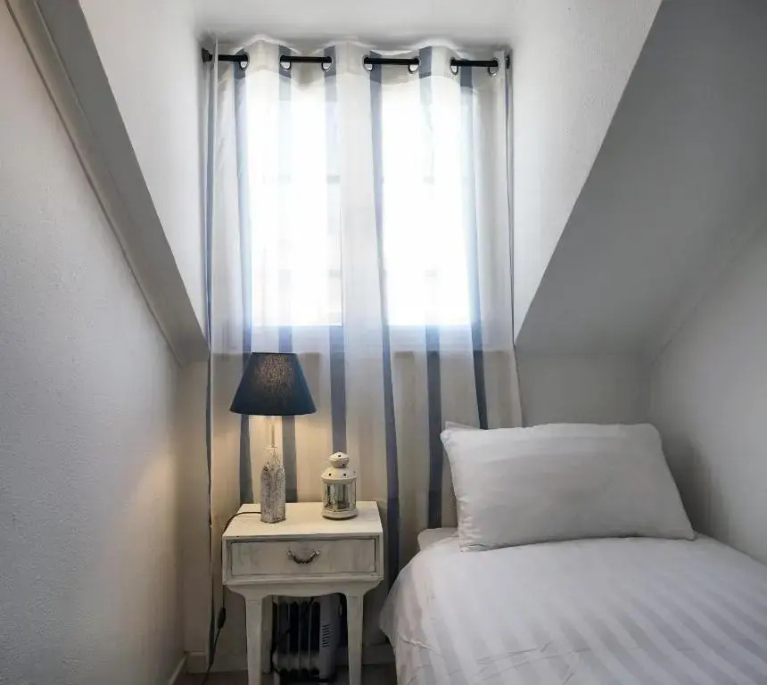 Trendy Alcantara Apartment