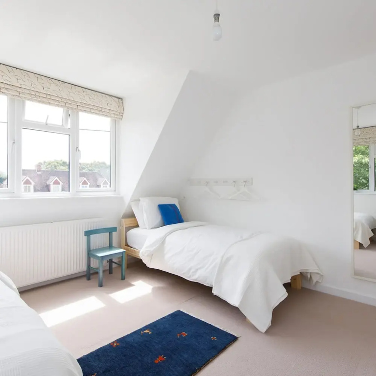 Secluded rural retreat close to beach - sleeps 12
