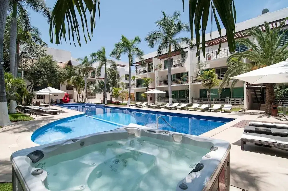 LUXURY CONDO STEPS FROM 5th AV & BEACH