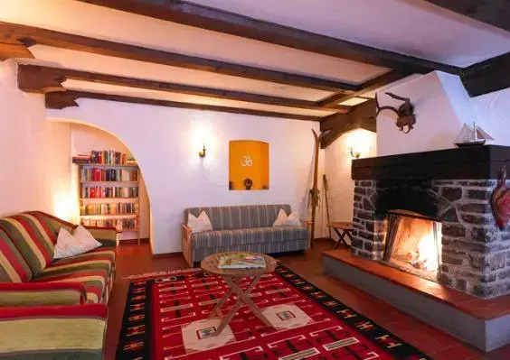 Hotel Garni Lodge Chesa Raetia