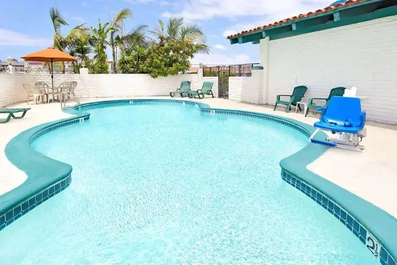 Days Inn By Wyndham Costa Mesa Newport Beach