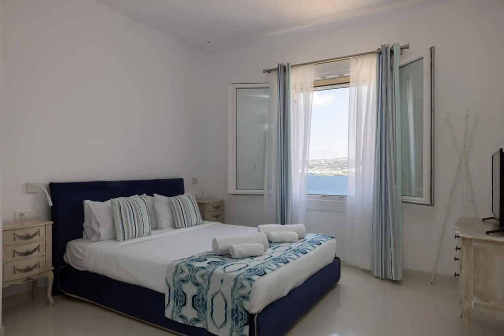 Luxury 1 Bedroom Apartment with Private Pool 4A