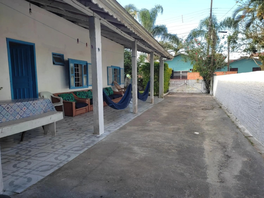casa de praia em Itapoá SC a uma quadra da praia