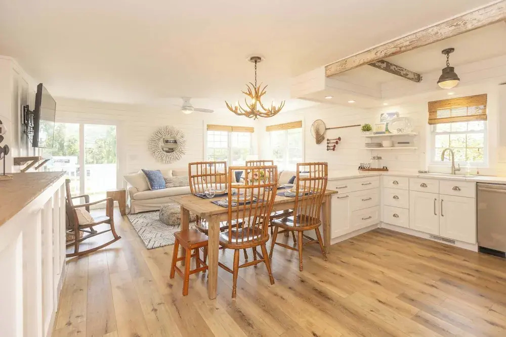 Heaven on Earth! 2 BDR Fontana Flat, Walk to Lake