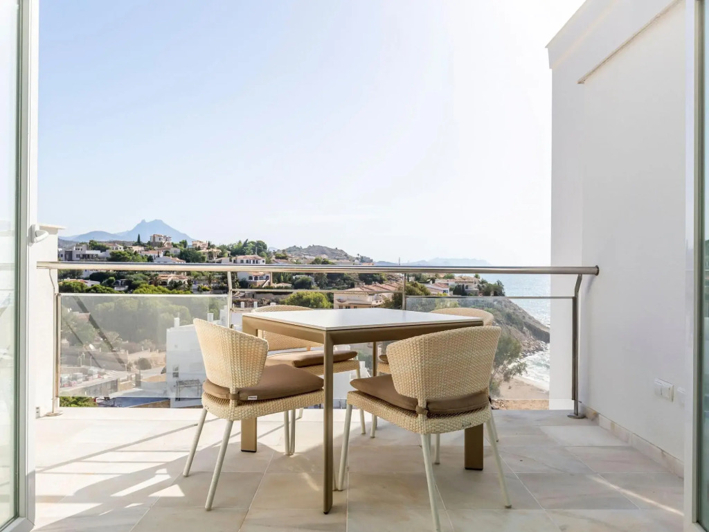 Penthouse With Panoramic Roof Terrace, By The Sea
