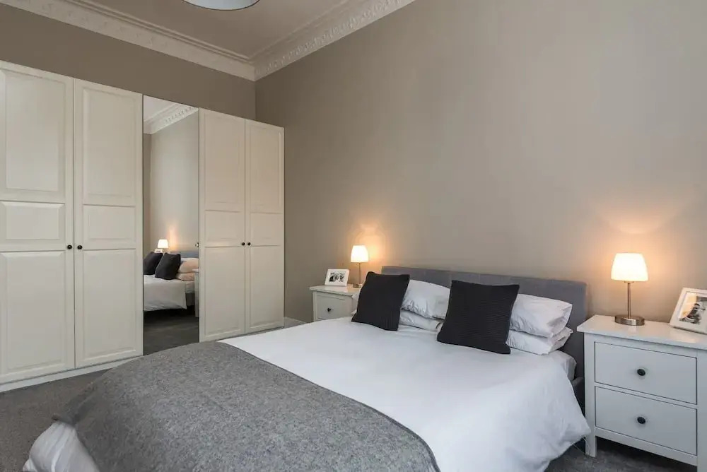 Sleek and Modern 2BR Home Near City Centre