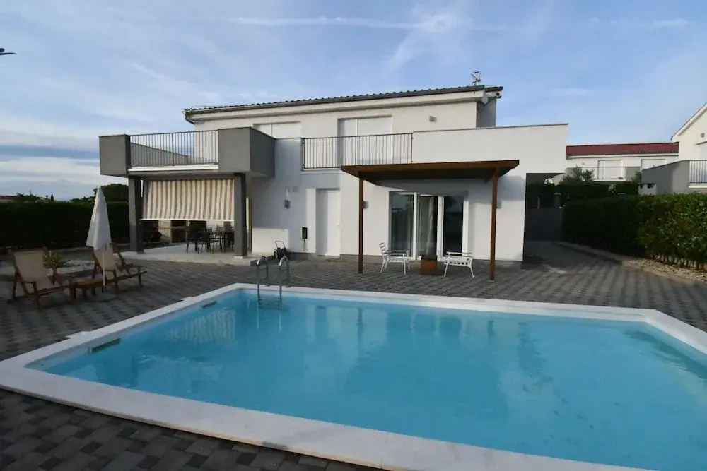 Luxury Escape with Swimming Pool & Modern Design