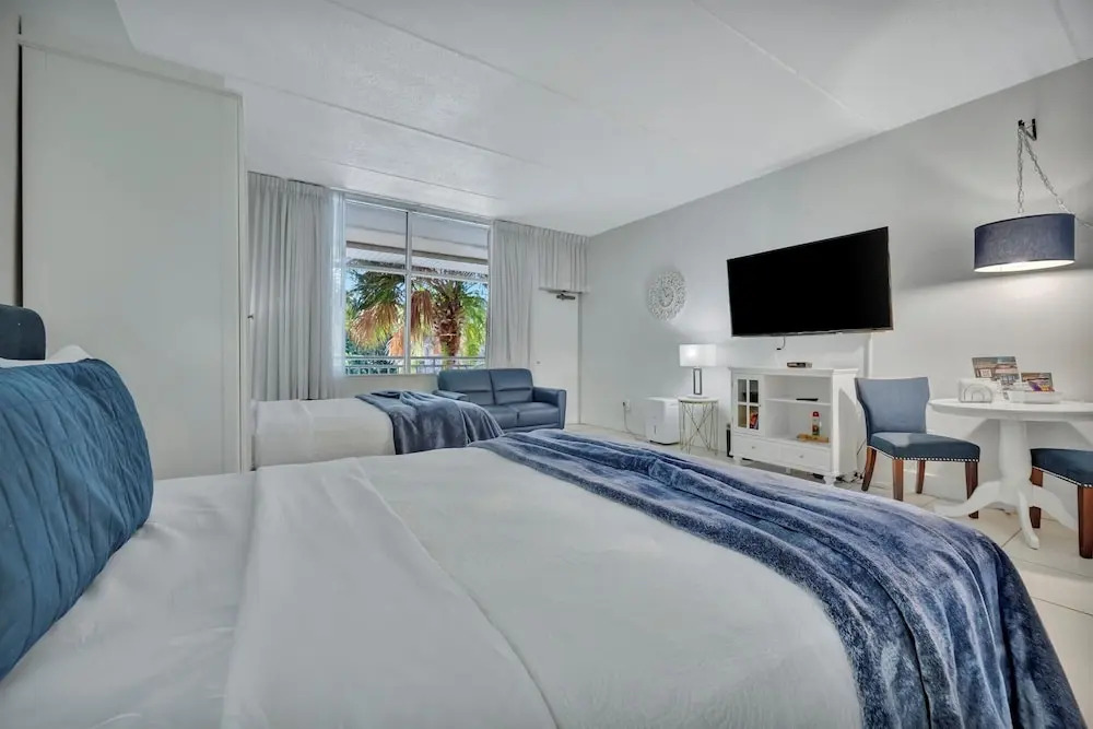 Sunset Suite - Private Balcony Gym Pool