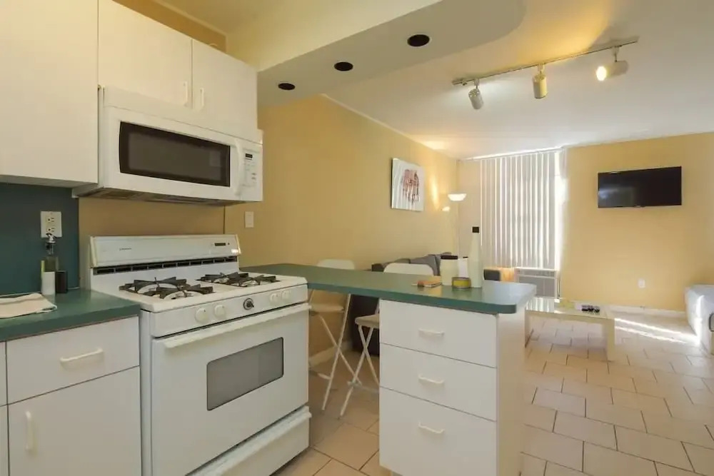Gorgeous Studio/1bath, Miami Beach, 1 Block to the Ocean!