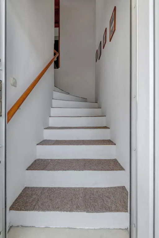Spacious Apartment w Three Balconies and Parking
