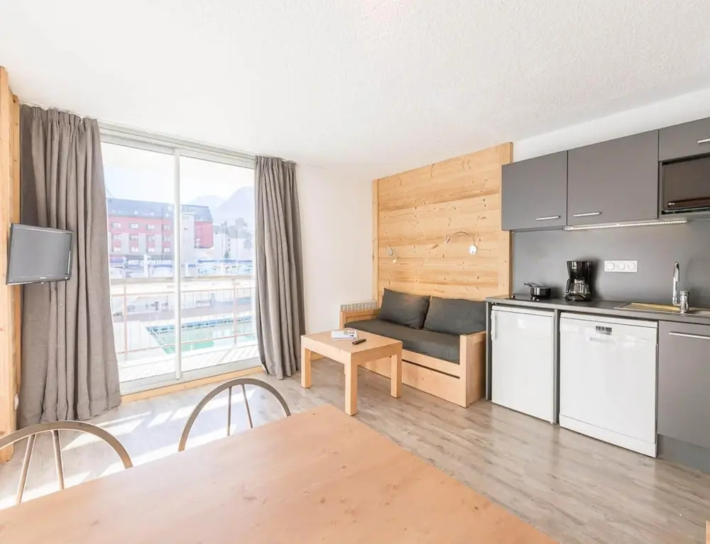 Bright Studio With Cosy Sleeping Corner