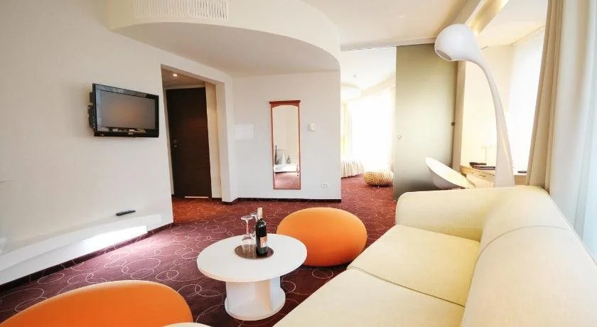 Hotel Senator