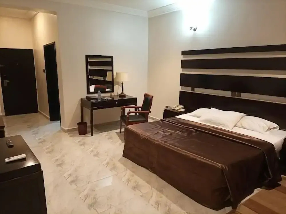 Rockview Hotel Royale