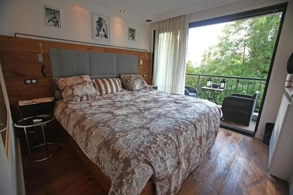 George Apartment in Neuilly