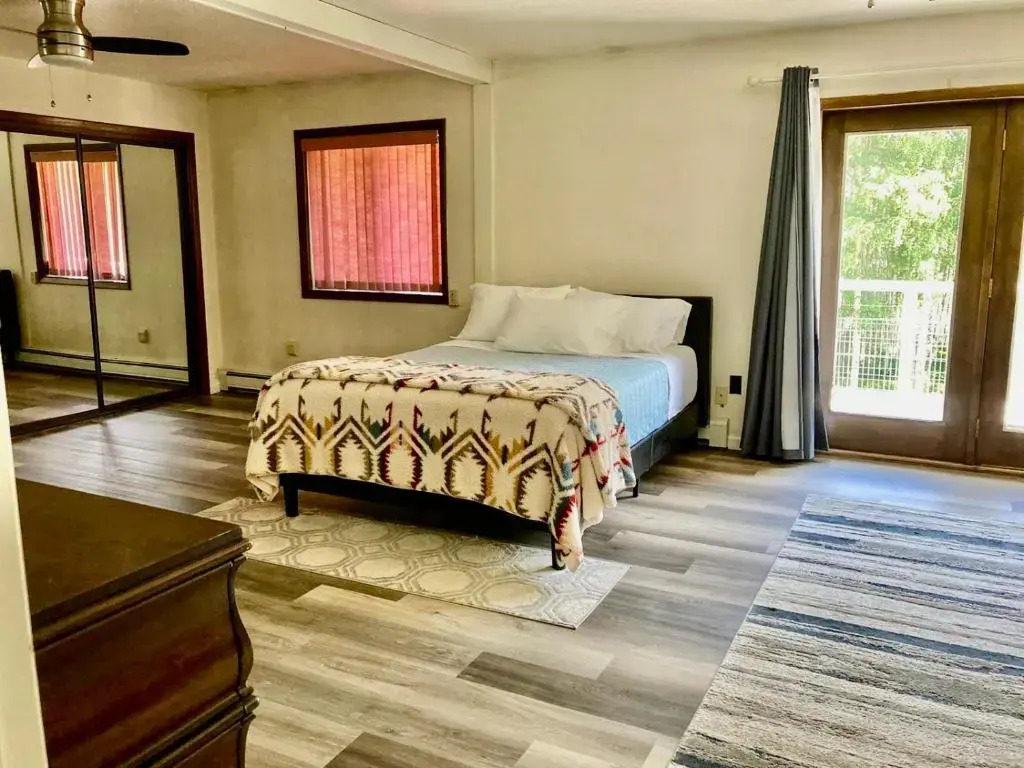 Spacious Resort Style Retreat Sleeps 20