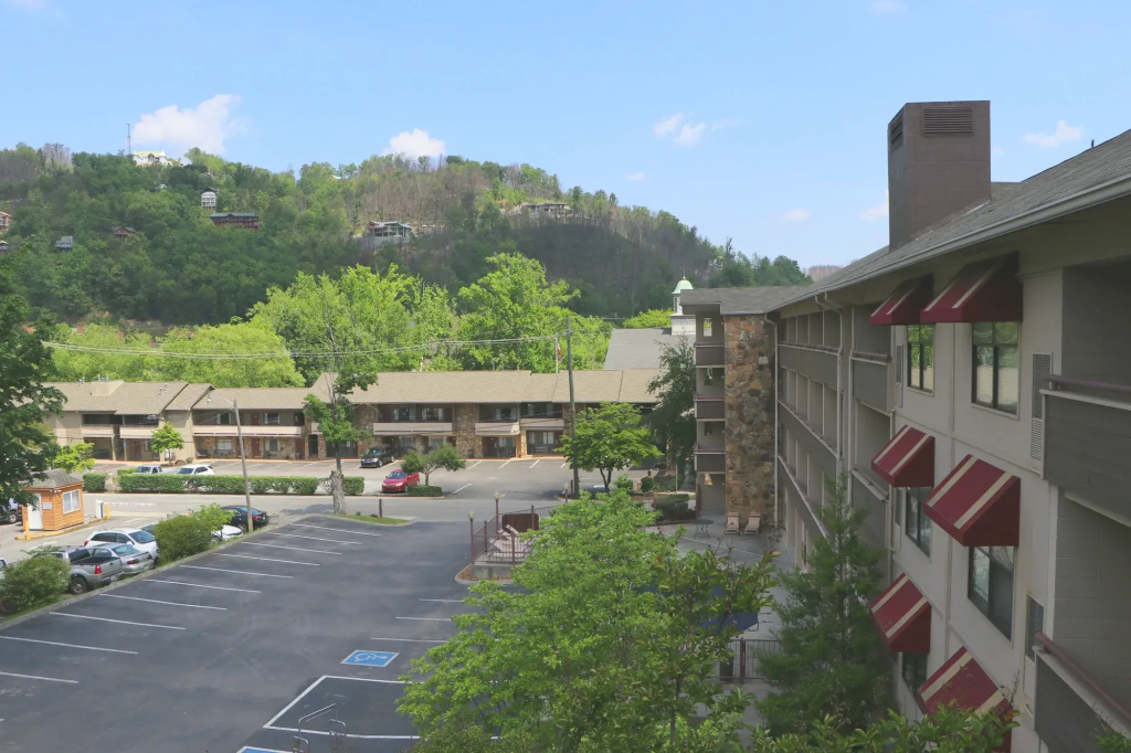 Отель Best Western Johnsons Inn Downtown Gatlinburg