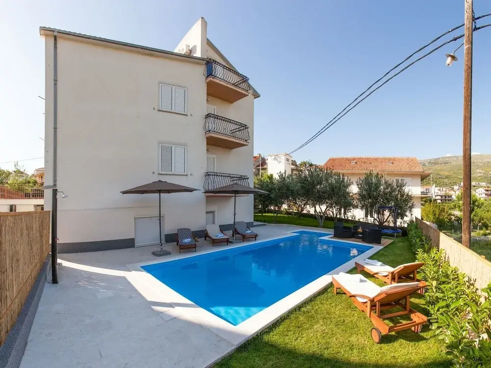 Modern Holiday Home in Podstrana With Pool