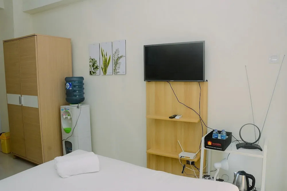 Comfort Studio at Green Pramuka Apartment near Shopping Center