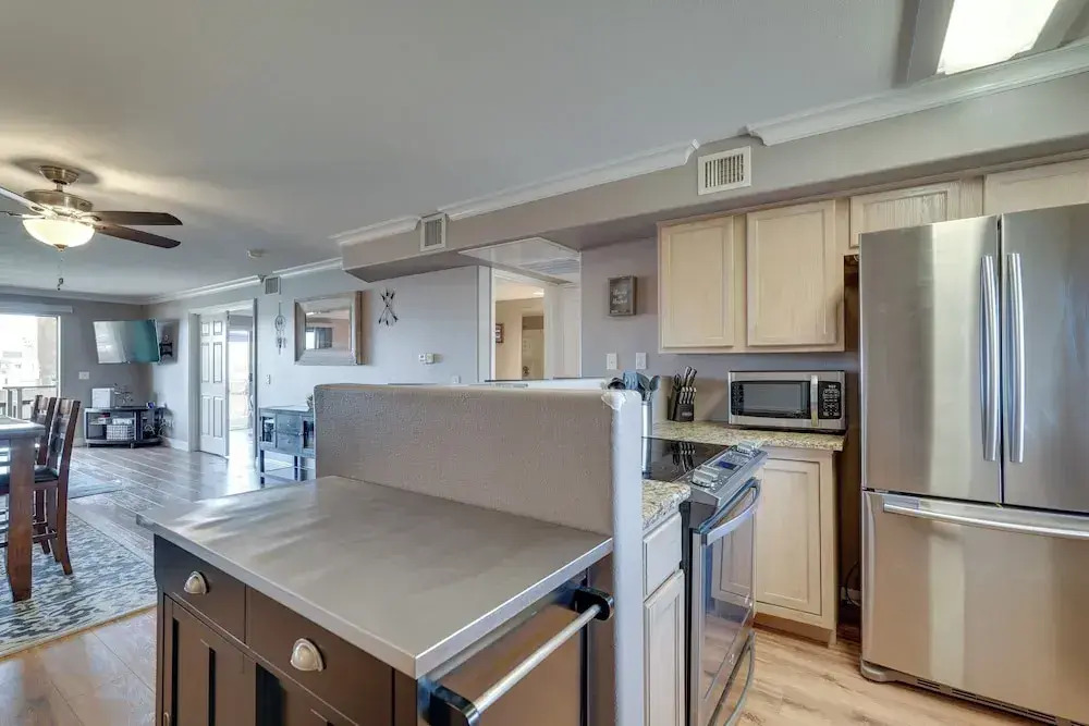 Waterfront Condo w/ Pool Access in Lake Havasu