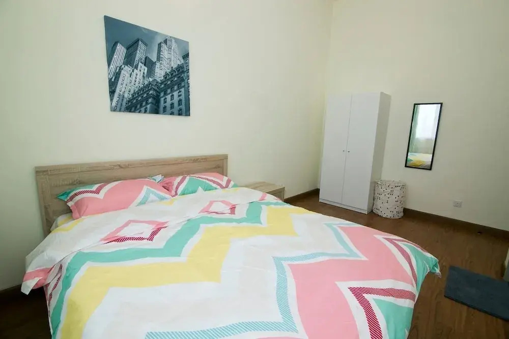 Bright & Colorful 2BR in the City Centre
