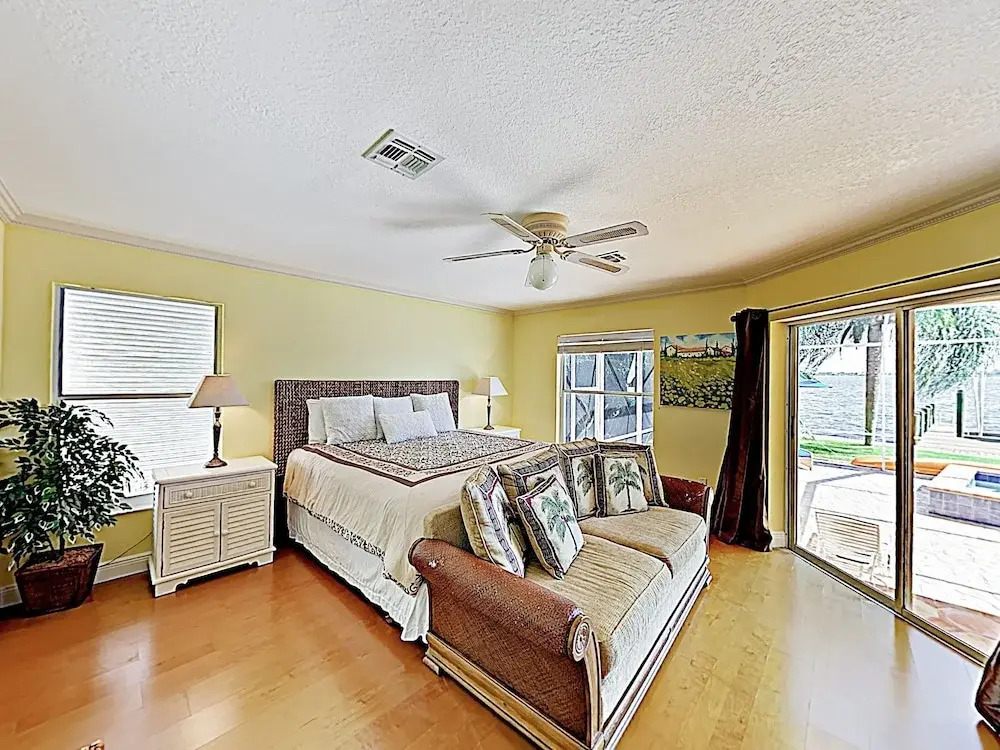 Riverfront Paradise W/ Caged Pool, Hot Tub & Dock 3 Bedroom Home