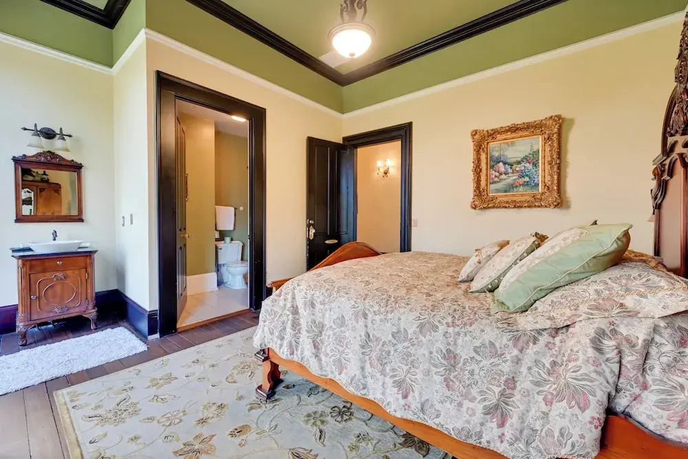 Walk to Golf Course: Spacious Rough River Retreat!