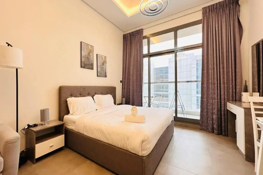 Luxury Spacious Apartment Near Downtown with Balcony and Free Parking by Belvilla