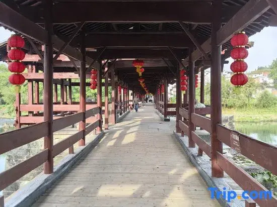 Siji Qinghua Camping Hotel