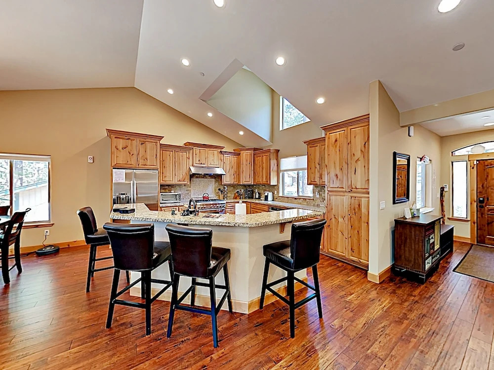 2451 South Lake Tahoe - 4 Br Home