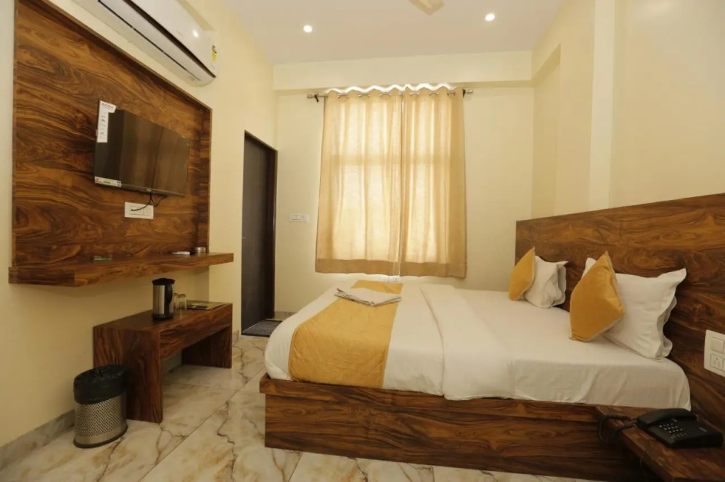 Hotel Raas Palace