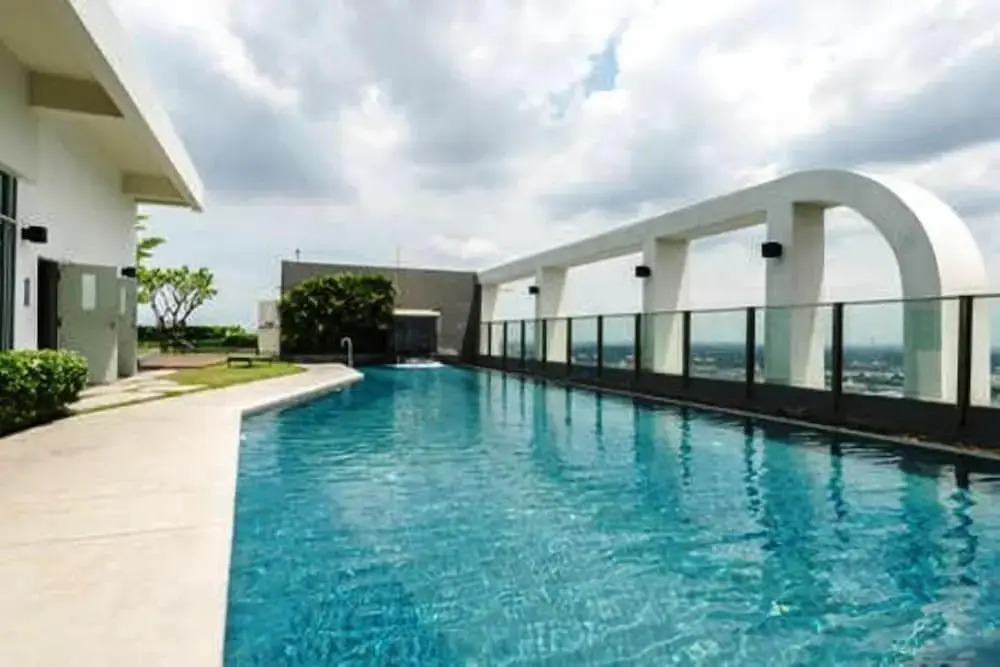 Highrise Cityview Aspire Condo Gym Pool