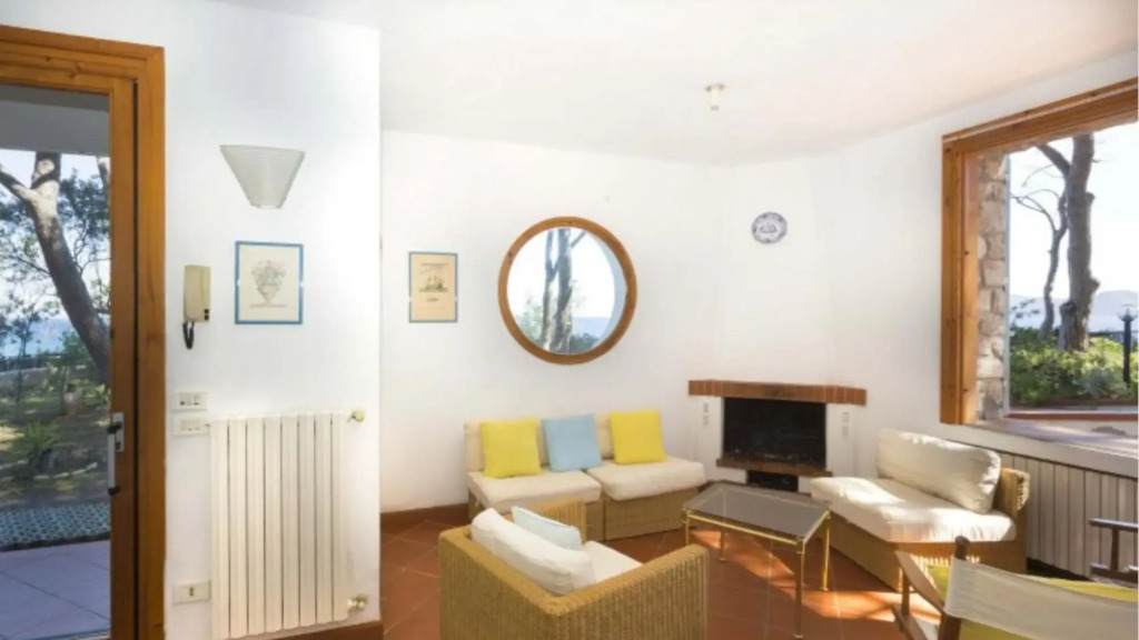 Villa for 7 on the white cliff of Portoferraio with breathtaking sea views-VILLA MERIDIANA